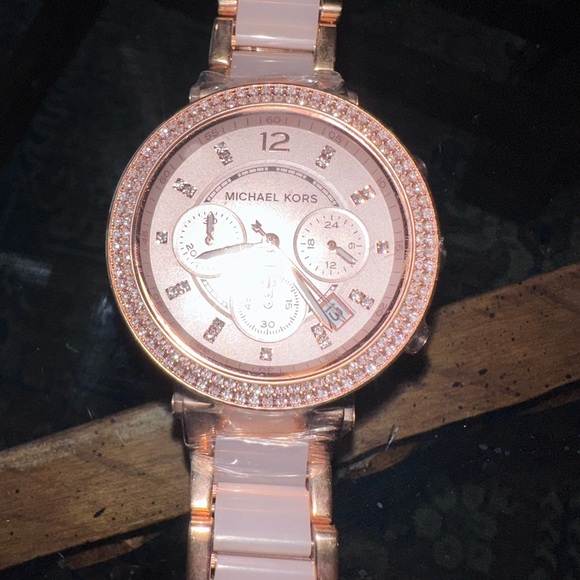 Micheal Kors Watch - Picture 5 of 7